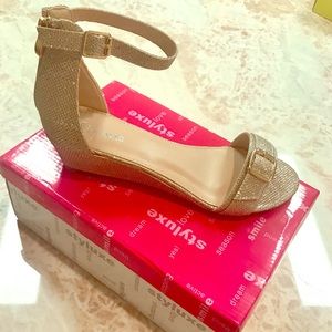 CLOSET CLEAROUT 💛 NWT Gold Wedge Sandals